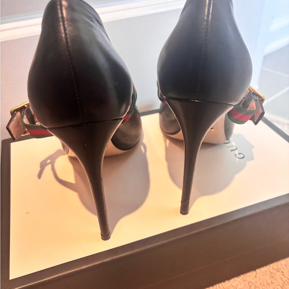 Gucci Black Heels with Red and Green Straps - Picture 2 of 7